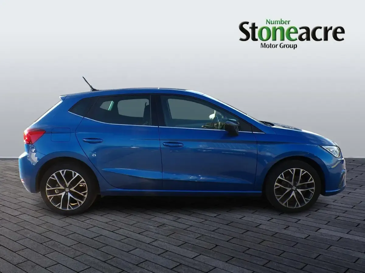Begagnad Seat Ibiza XCELLENCE 110 HK (80 kW) 2023 Blå Halvkombi