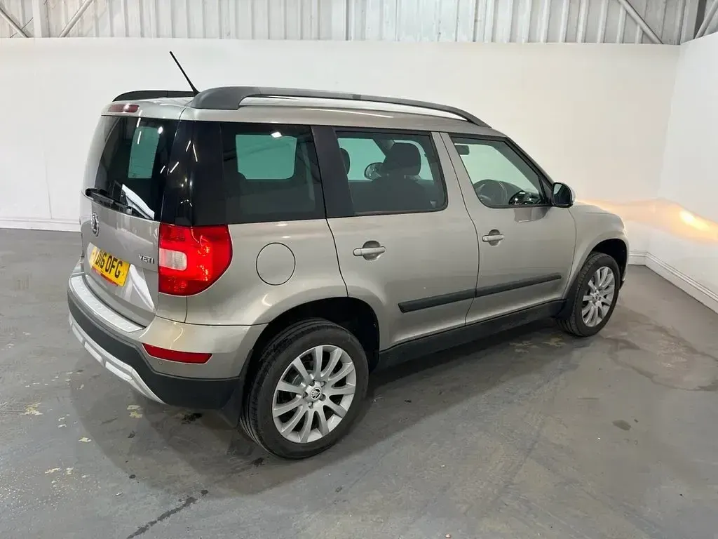 Used Skoda Yeti SE 110 HP (80 kW) 2016 Beige SUV