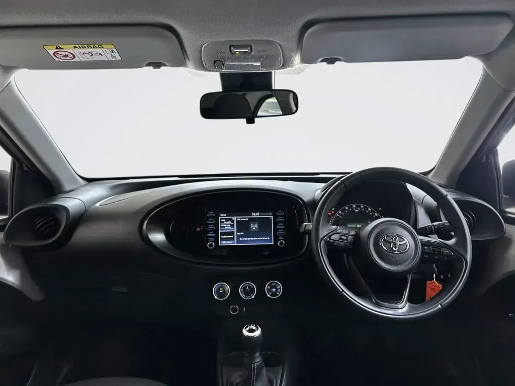 Used Toyota Aygo X PURE 72 HP (52 kW) 2023 White SUV