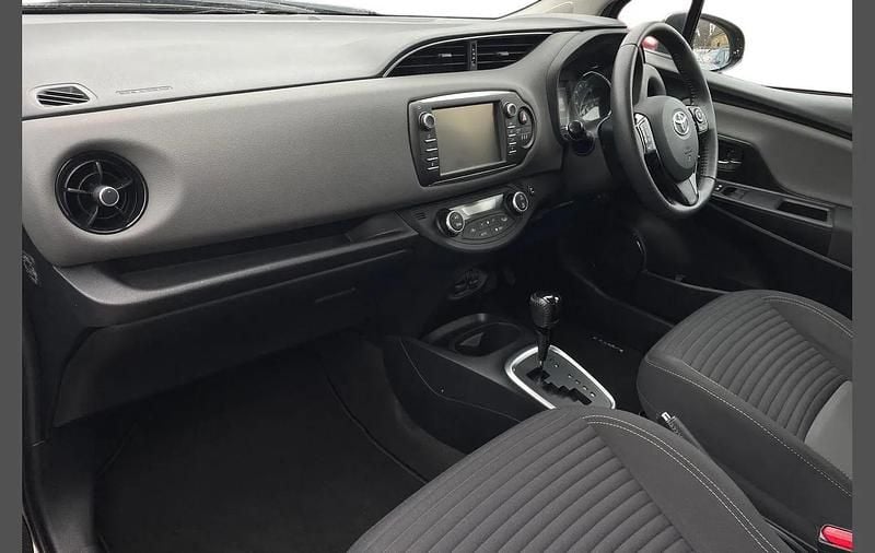 Used Toyota Yaris Hybrid 99 HP (72 kW) 2018 Other Hatchback