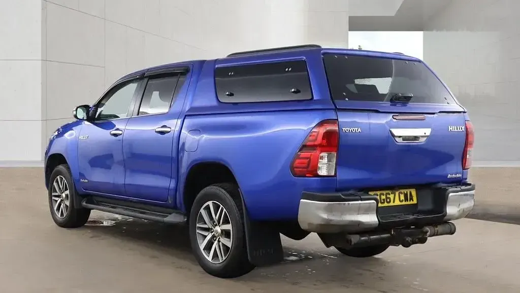 Used Toyota HiLux 150 HP (110 kW) 2017 Blue Pickup