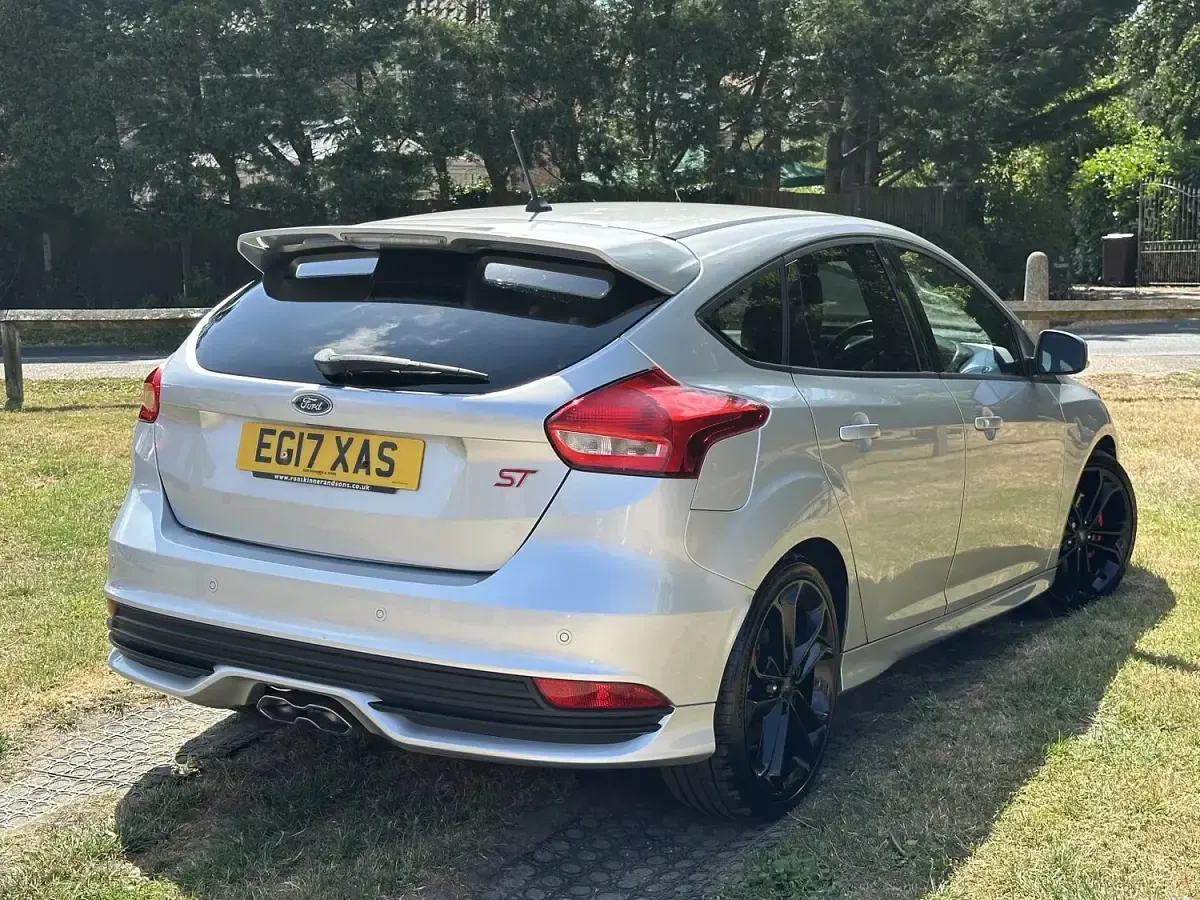 Used Ford Focus ST 185 HP (136 kW) 2017 Silver Hatchback