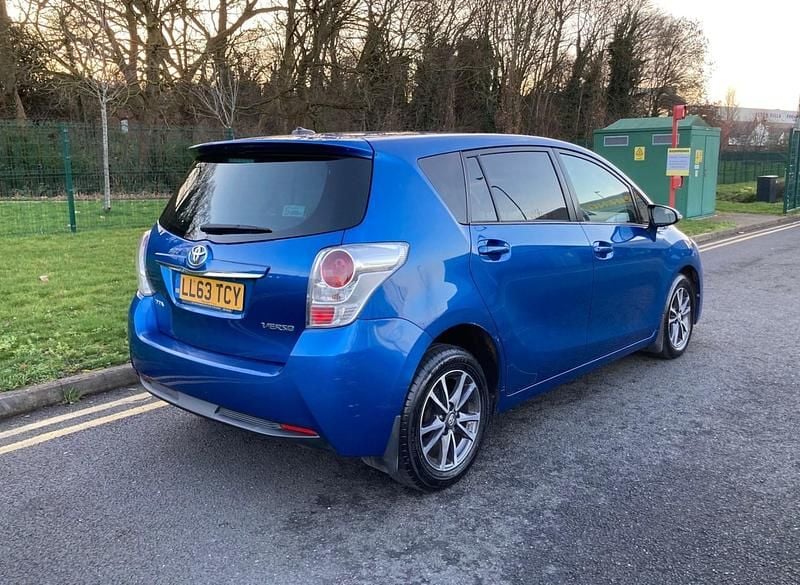 Used Toyota Verso 2013 Blue MPV