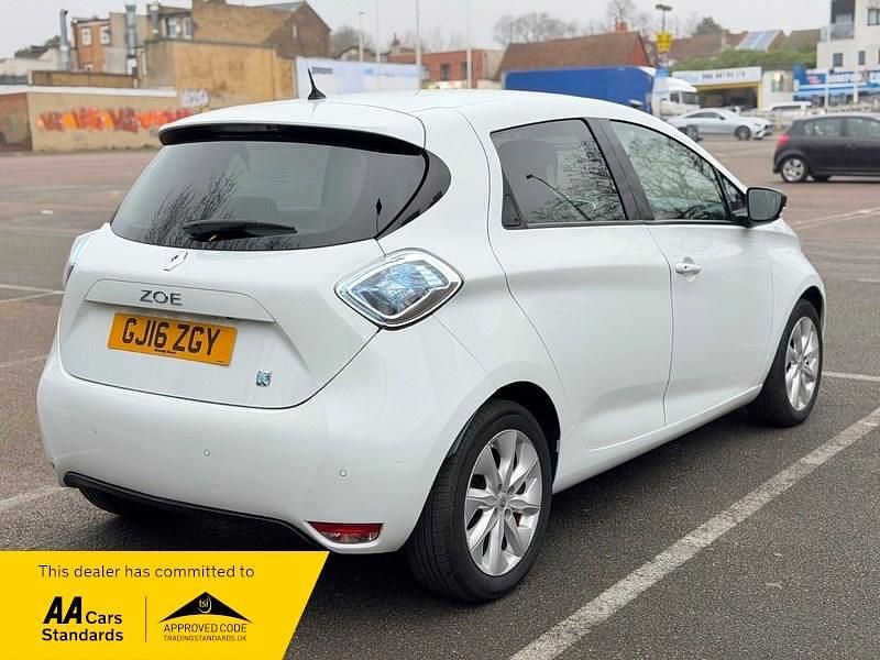 Used Renault Zoe Dynamique 2016 White Hatchback