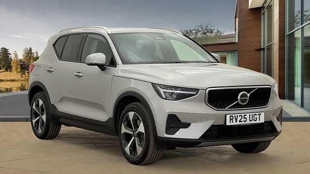 Used 2025 Volvo XC40 Core SUV | £30,995 (A bit pricey) - Image 1/4