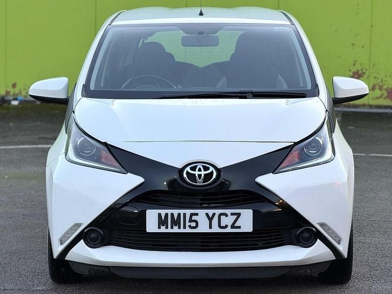Used Toyota Aygo X-play 2015 White Hatchback