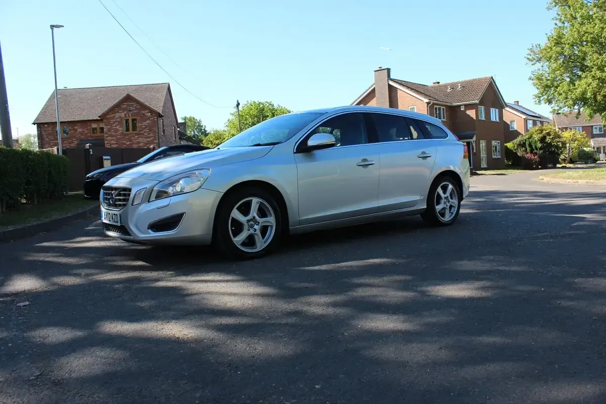 Used Volvo V60 SE Lux 215 HP (158 kW) 2012 Silver Estate