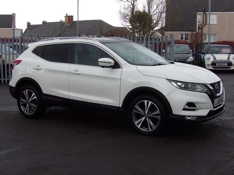 Used Nissan Qashqai N-Connecta 2018 White SUV