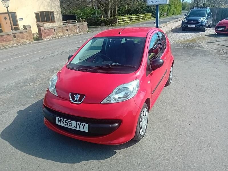 Used Peugeot 107 68 HP (50 kW) 2008 Red Hatchback
