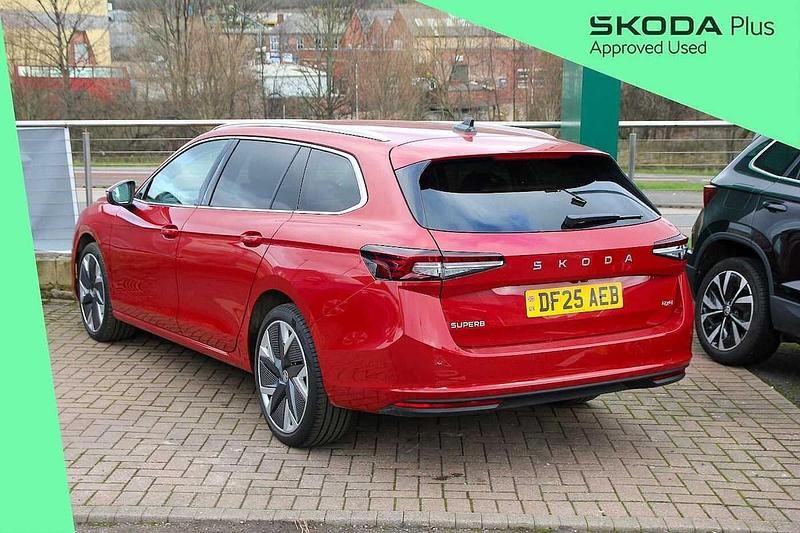Usado Skoda Superb SE L 190 HP (139 kW) 2025 Vermelho Carrinha