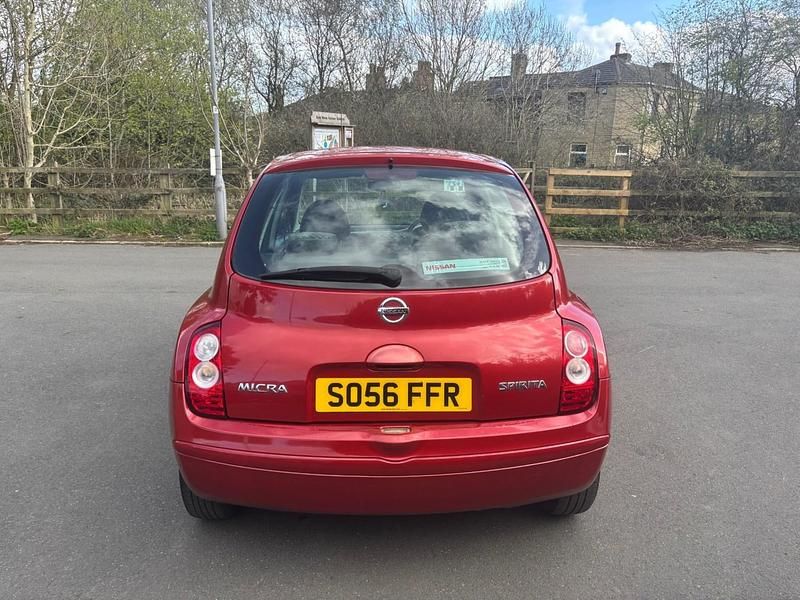 Begagnad Nissan Micra 80 HK (58 kW) 2007 Röd Halvkombi