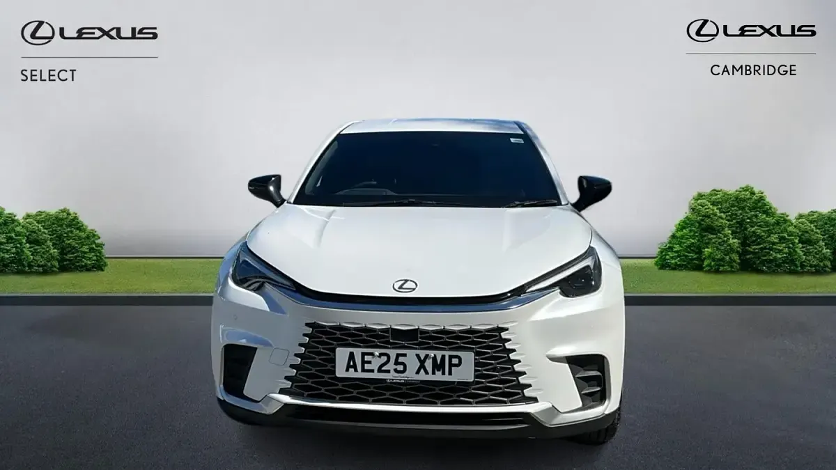 Used Lexus LBX 136 HP (100 kW) 2025 White SUV
