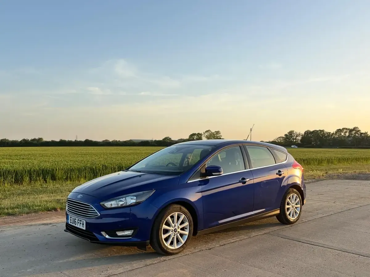 Used Ford Focus Titanium 125 HP (91 kW) 2016 Blue Hatchback