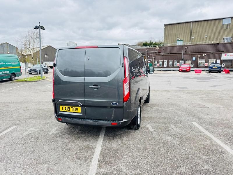 Used Ford Transit Custom Limited 130 HP (95 kW) 2019 Grey Van