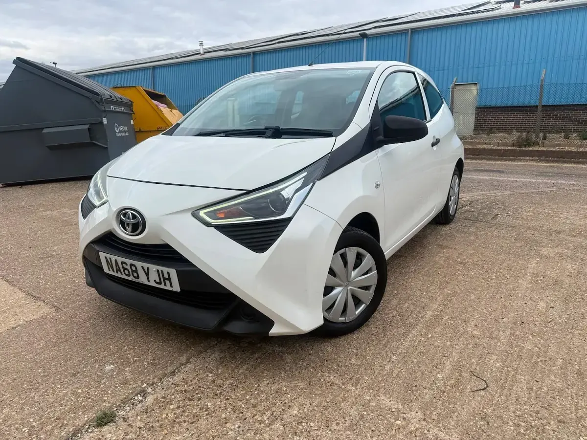 Used Toyota Aygo 72 HP (52 kW) 2019 White Hatchback