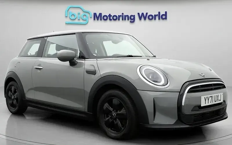 Used Mini ONE Classic 102 HP (75 kW) 2022 Hatchback