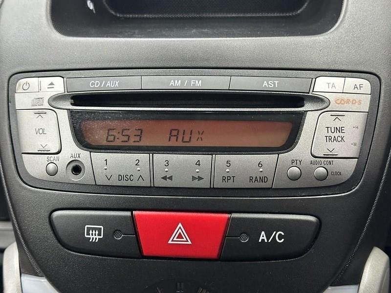 Used Toyota Aygo 68 HP (50 kW) 2014 Red Hatchback