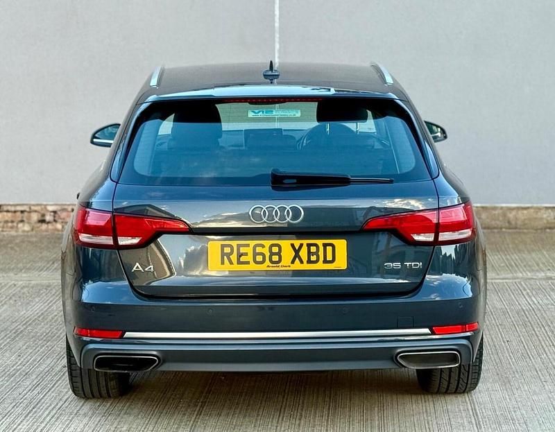 Begagnad Audi A4 Sport 150 HK (110 kW) 2019 Grå Kombi