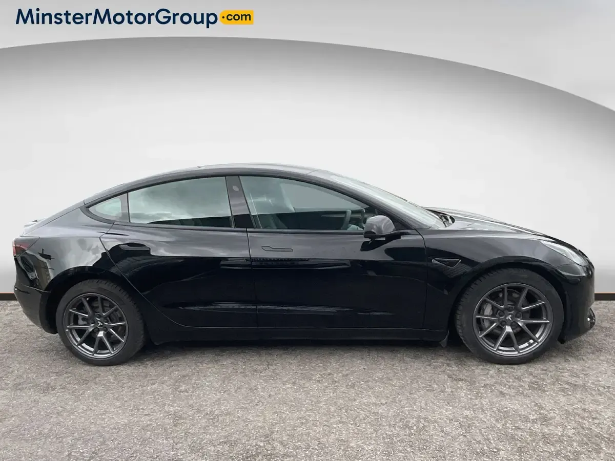 Używany Tesla Model 3 Standard Range 235 kW (320 KM) 2022 Czarny Sedan/Limuzyna