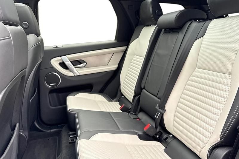 Second-hand Land Rover Discovery Sport HSE Dynamic 2024 Albastru SUV