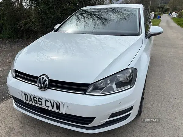 Usado VW Golf VII Match 110 HP (80 kW) 2015 Branco Citadino