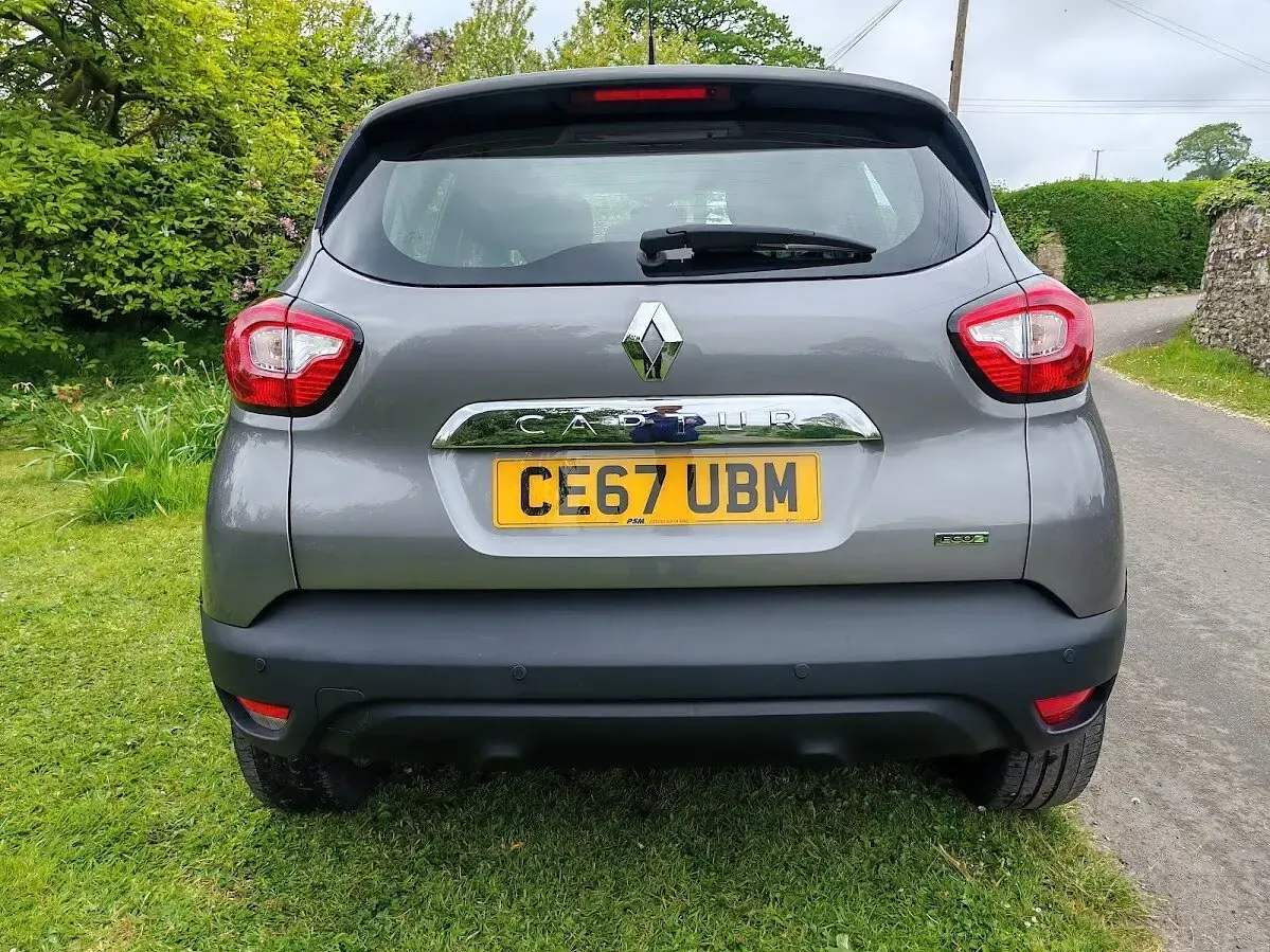 Used Renault Captur Dynamique 90 HP (66 kW) 2017 Grey SUV