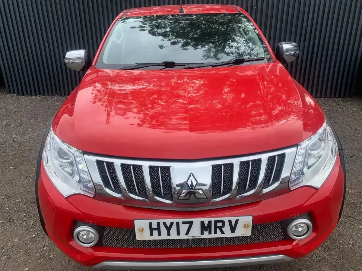 Used Mitsubishi L200 2017 Red Pickup