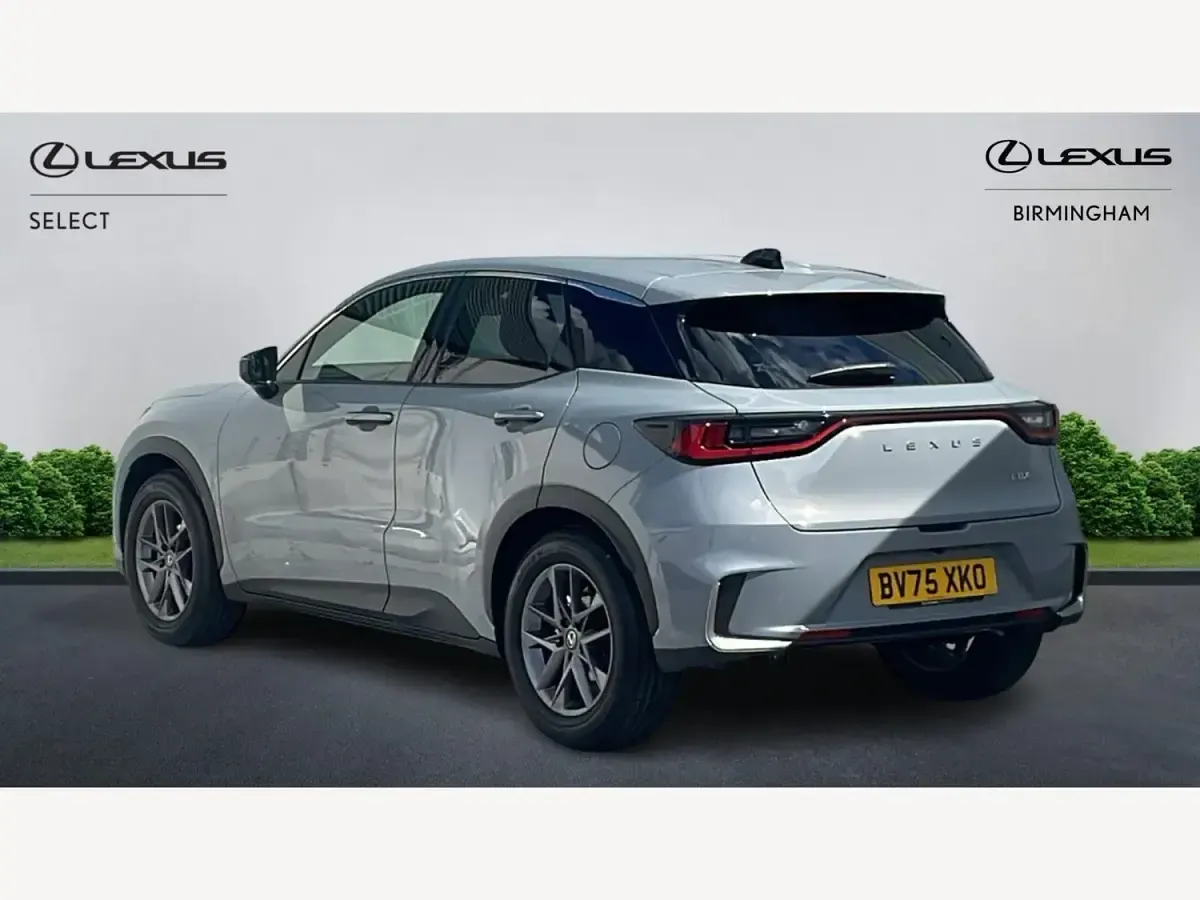 Używany Lexus LBX 136 KM (100 kW) 2025 Szary SUV