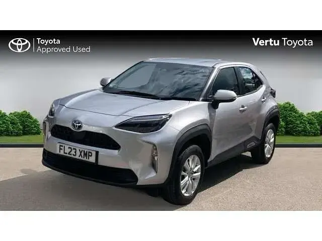 Usado Toyota Yaris Cross 113 HP (83 kW) 2023 Prateado SUV