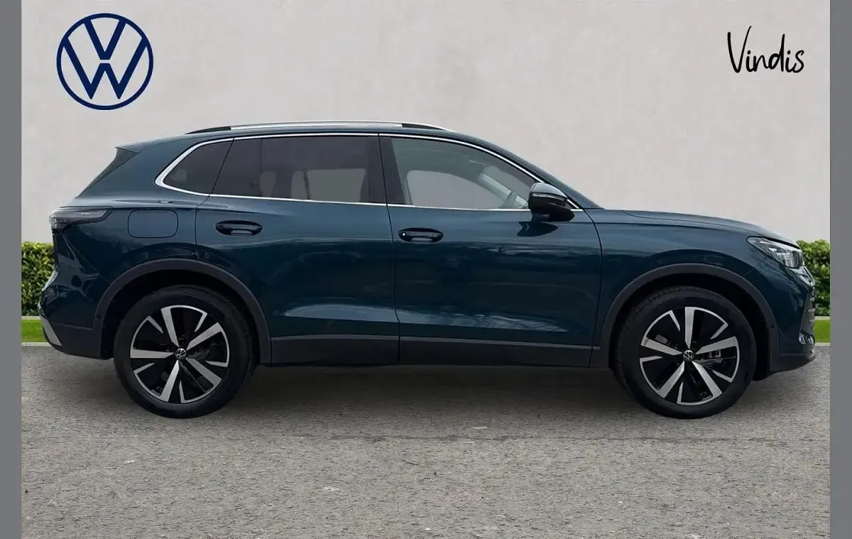 Used VW Tiguan Elegance 150 HP (110 kW) 2025 Blue SUV
