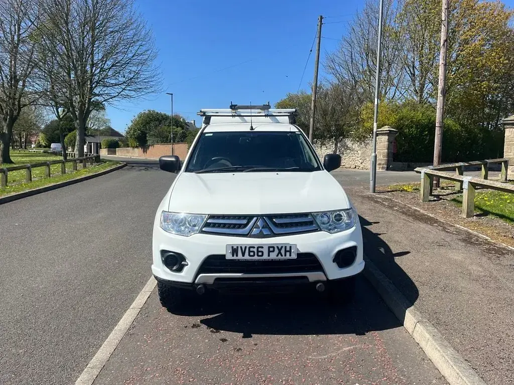 Used Mitsubishi L200 134 HP (98 kW) 2016 White Pickup