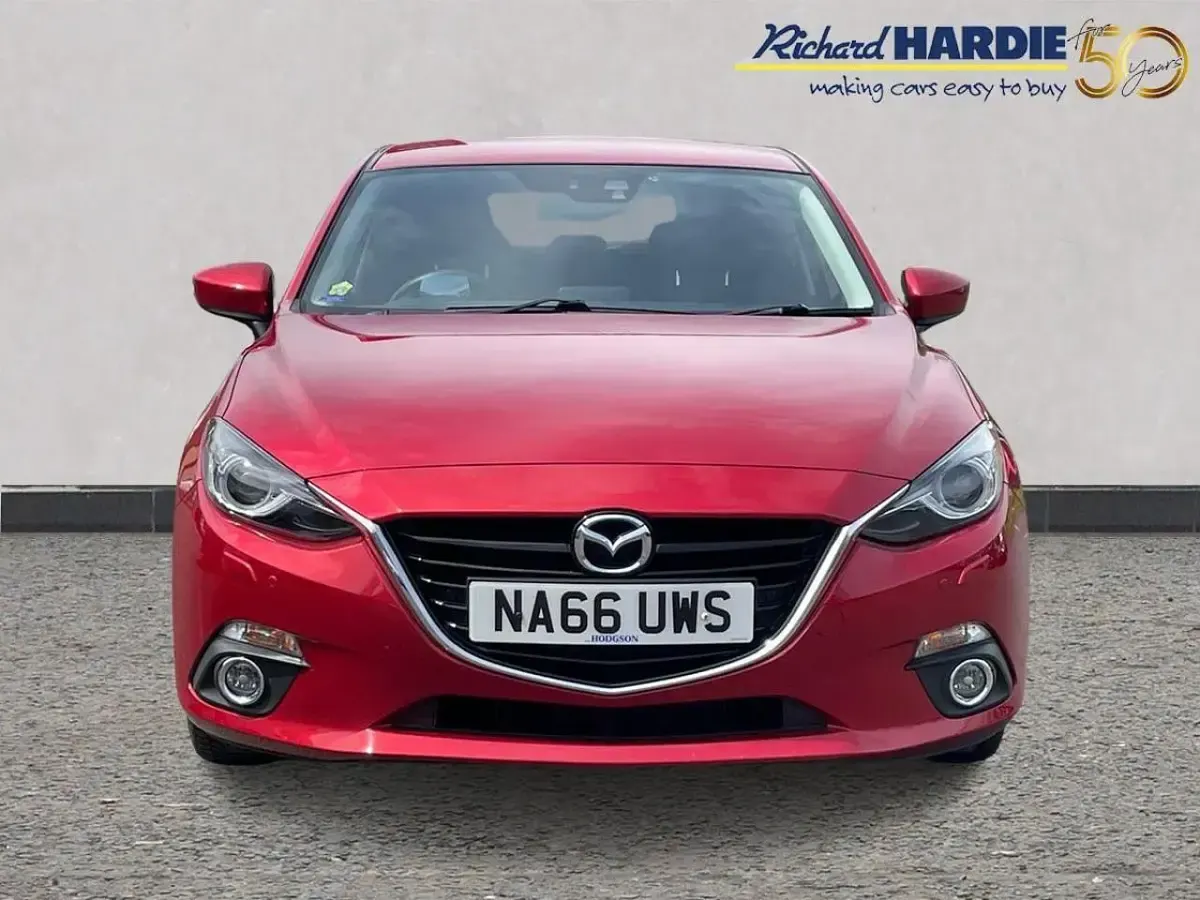 Used Mazda 3 Inclusive 118 HP (86 kW) 2016 Red Hatchback