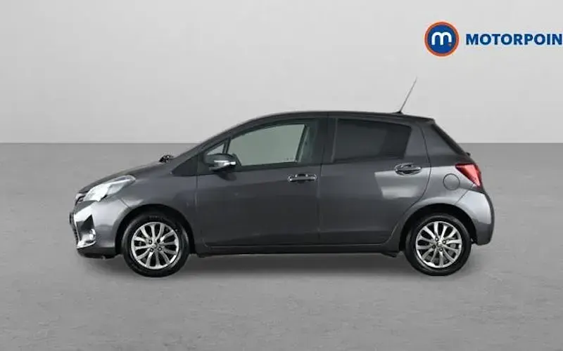 Used Toyota Yaris 99 HP (72 kW) 2016 Grey Hatchback