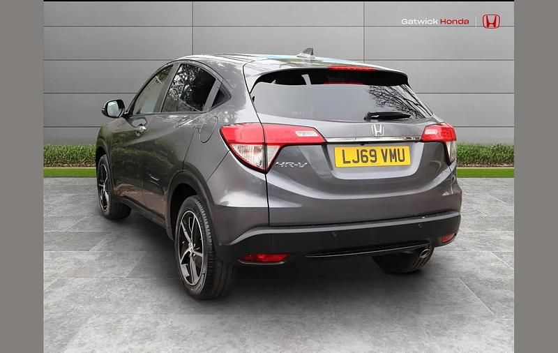 Used Honda HR-V SE 182 HP (133 kW) 2019 Shining grey SUV