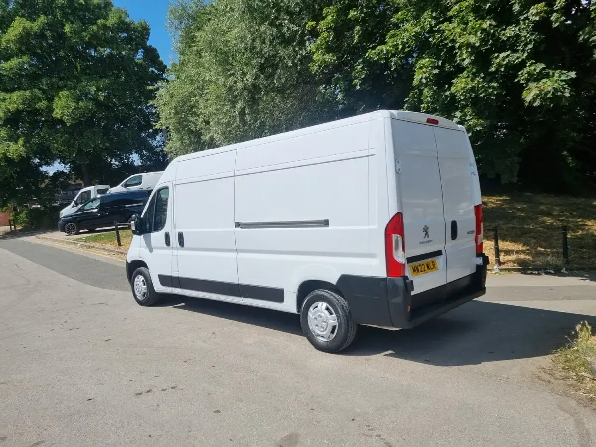 Used Peugeot Boxer 140 HP (102 kW) 2022 White Van