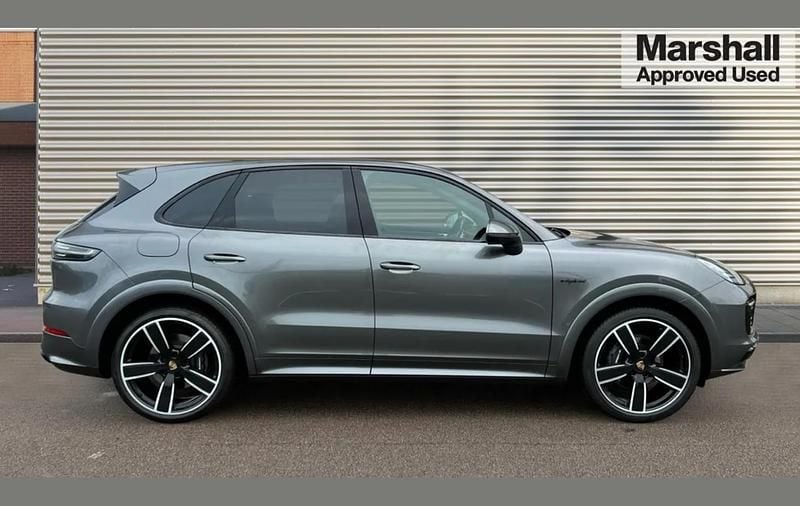 Used Porsche Cayenne 462 HP (339 kW) 2022 Grey SUV