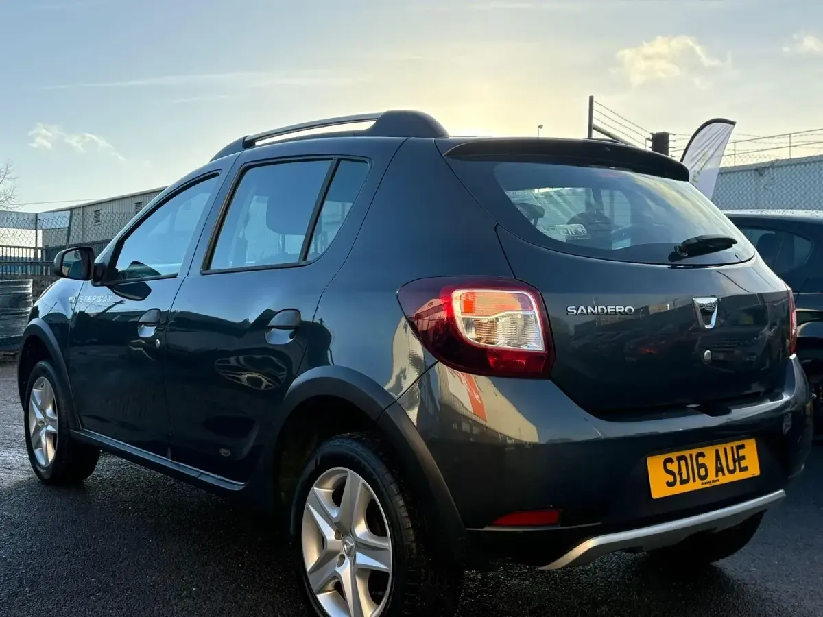 Used Dacia Sandero Ambiance 90 HP (66 kW) 2016 Grey Hatchback