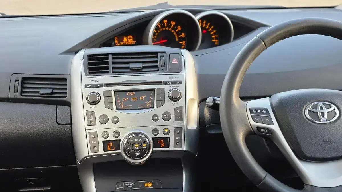 Used Toyota Verso 132 HP (97 kW) 2011 Black MPV