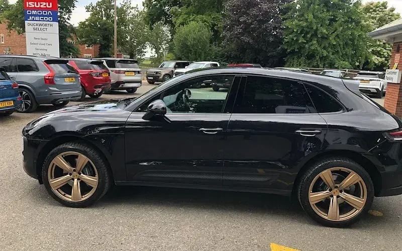 Used Porsche Macan 265 HP (194 kW) 2022 Black SUV