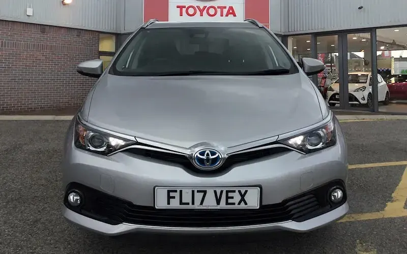 Used Toyota Auris Touring Sports Business Edition 136 HP (100 kW) 2017 Silver Estate