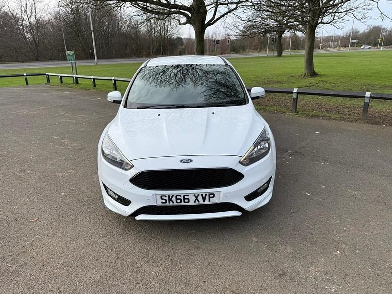 Used Ford Focus ST-Line 2016 White Hatchback