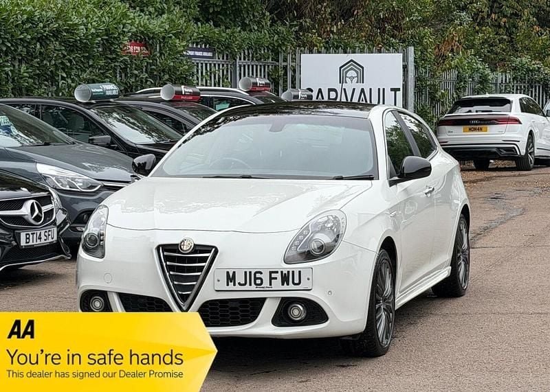 White/black Used 2016 Alfa Romeo Giulietta Hatchback | £6,994 (Fair price) - Image 1/3