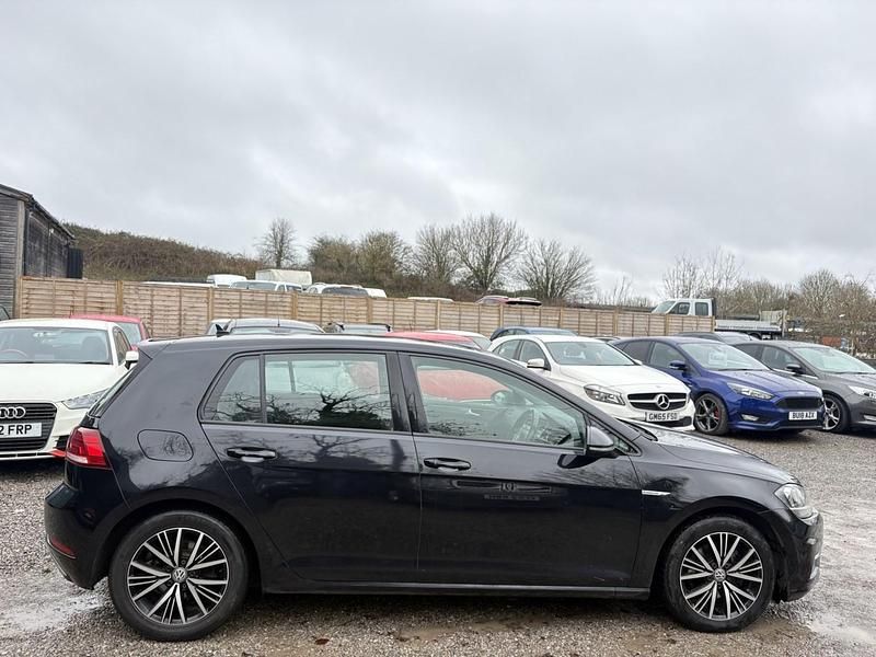 Used VW Golf VII SE 130 HP (95 kW) 2017 Black Hatchback