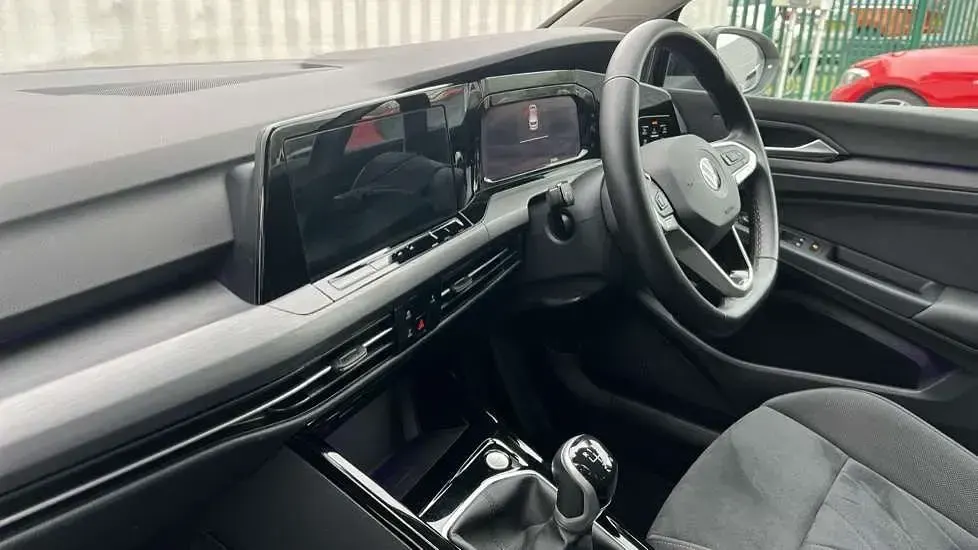 Second-hand VW Golf VIII Edition 130 CP (95 kW) 2023 Negru Hatchback