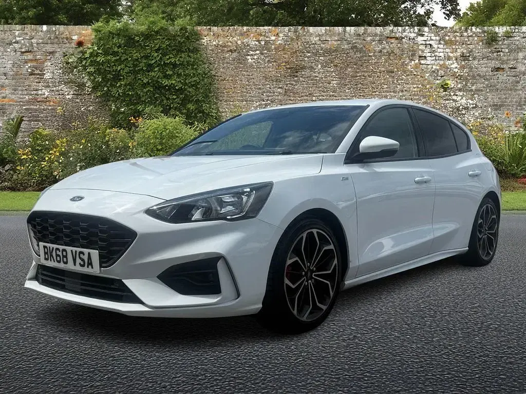 Used Ford Focus ST-Line X 125 HP (91 kW) 2018 White Hatchback