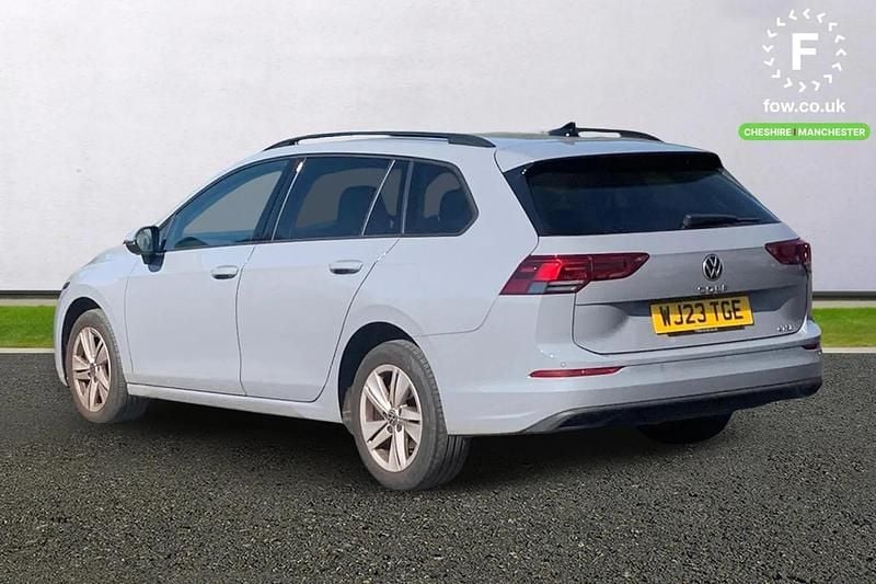 Second-hand VW Golf VIII Active 110 CP (80 kW) 2023 Gri Break