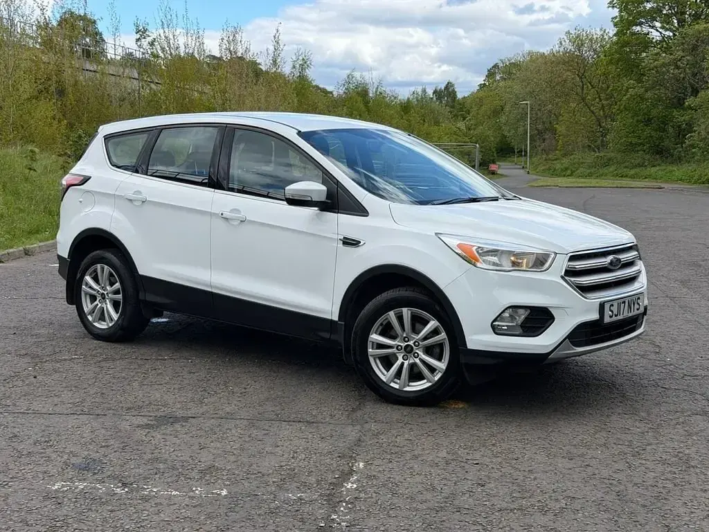 Usado Ford Kuga Zetec 120 CV (88 kW) 2017 Blanco SUV