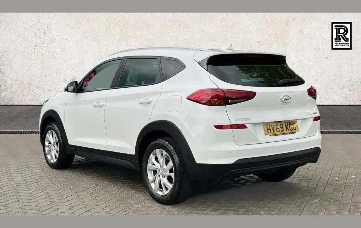 Used Hyundai Tucson SE 129 HP (94 kW) 2019 White SUV