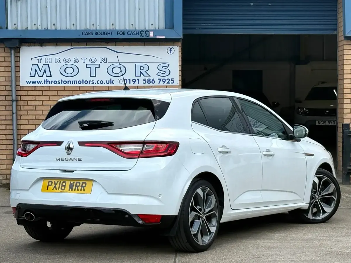 Used Renault Mégane Signature 110 HP (80 kW) 2018 White Hatchback