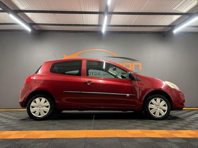 Used Renault Clio II Extreme 2009 Red Hatchback